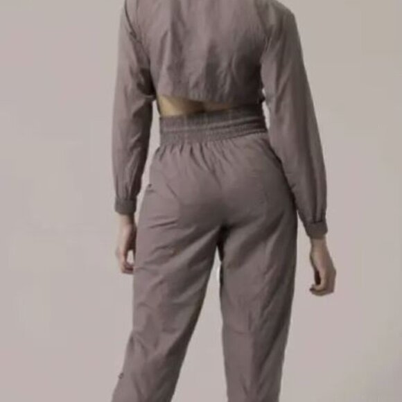 Athleta x Alicia Keys Parachute Open Back Utility Jumpsuit Smokey Almond RT$209 - Picture 5 of 10